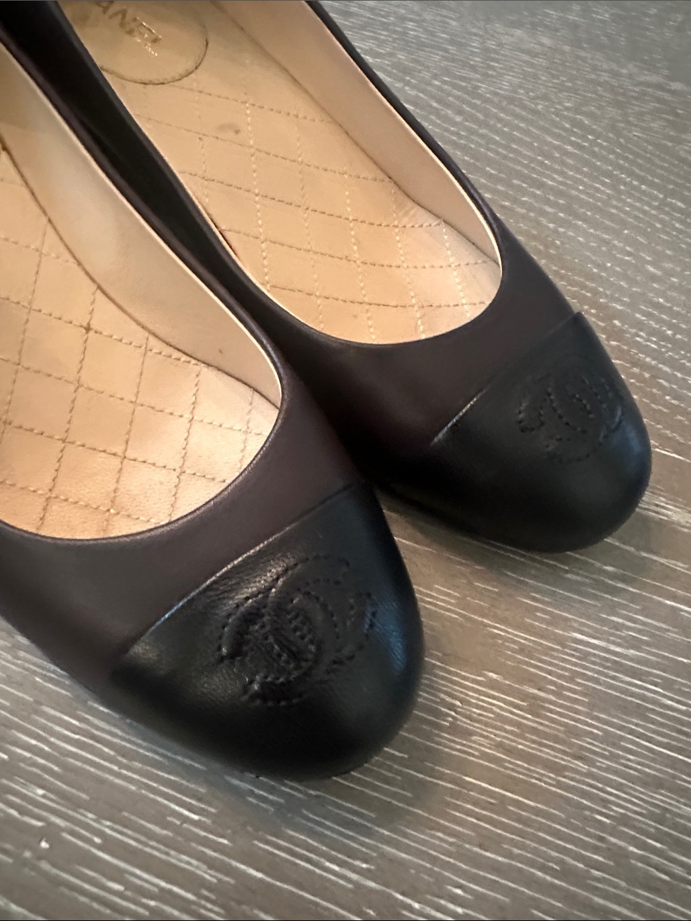 CHANEL Black Leather CC Cap-Toe Ballet Flats - Picture 5 of 6